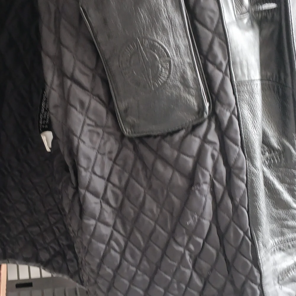 Leather jacket - Picture 1 of 3